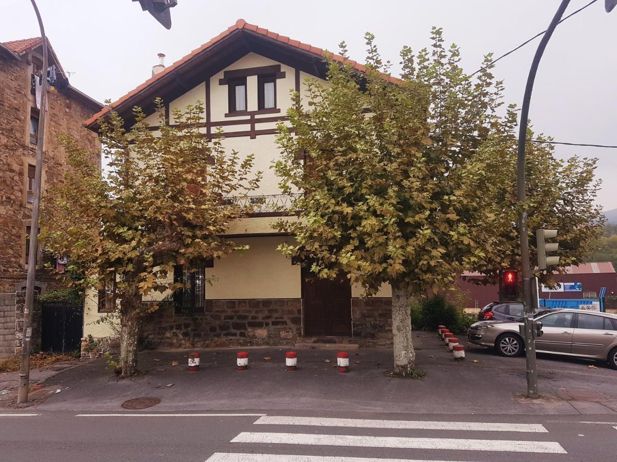 Tuul Etxea, En Caserio A 8km De Bilbao, Bano Compartido