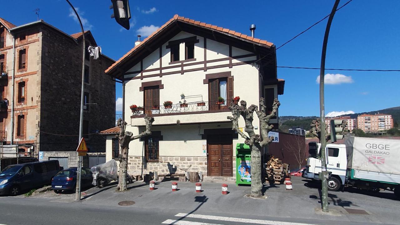 Tuul Etxea, En Caserio A 8km De Bilbao, Bano Compartido