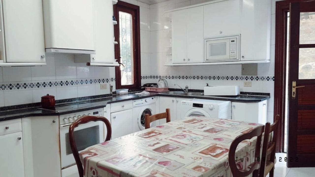 Homestay Tuul Etxea, En Caserio A 8km De Bilbao, Bano Compartido