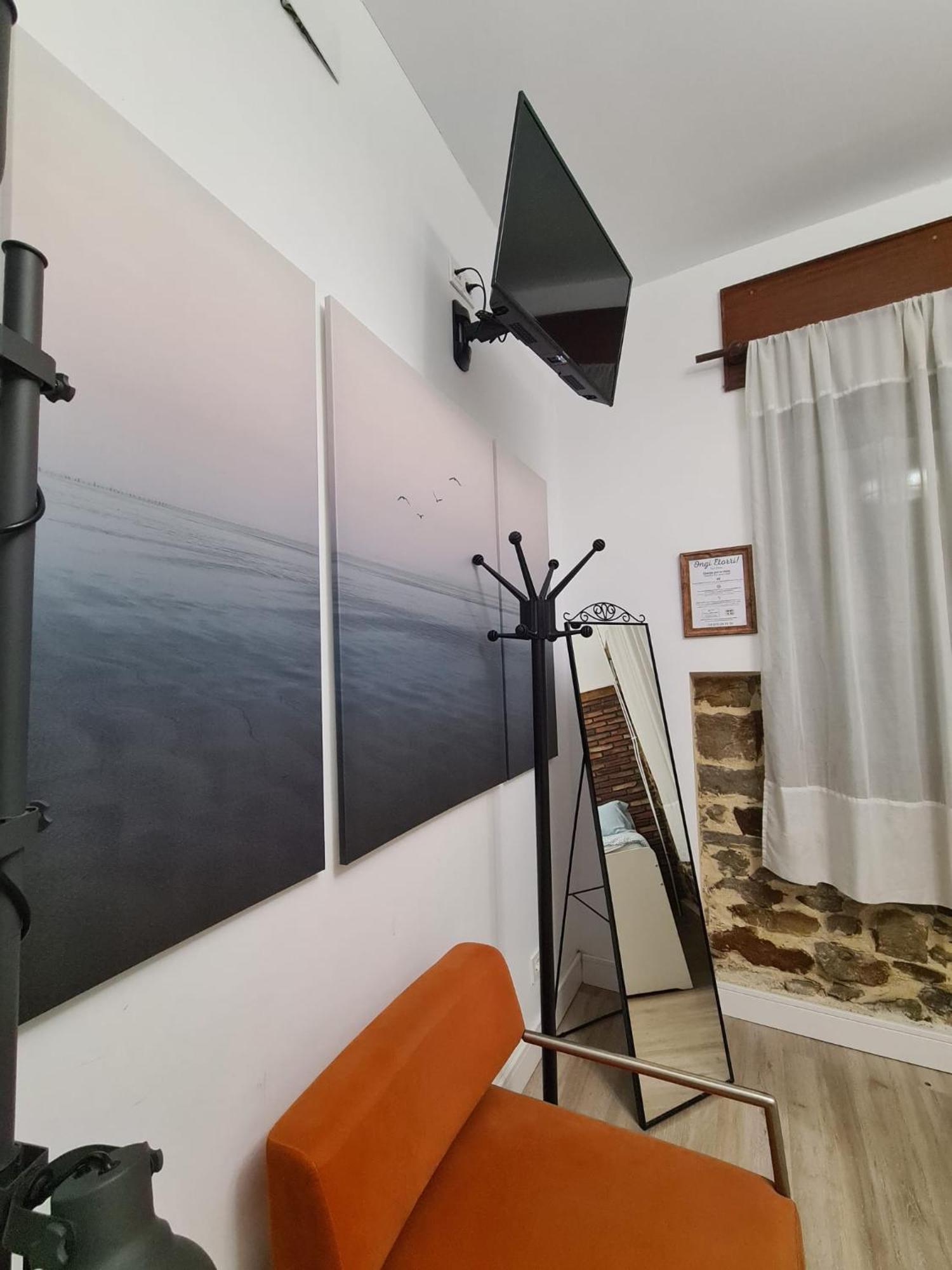 Homestay Tuul Etxea, En Caserio A 8km De Bilbao, Bano Compartido