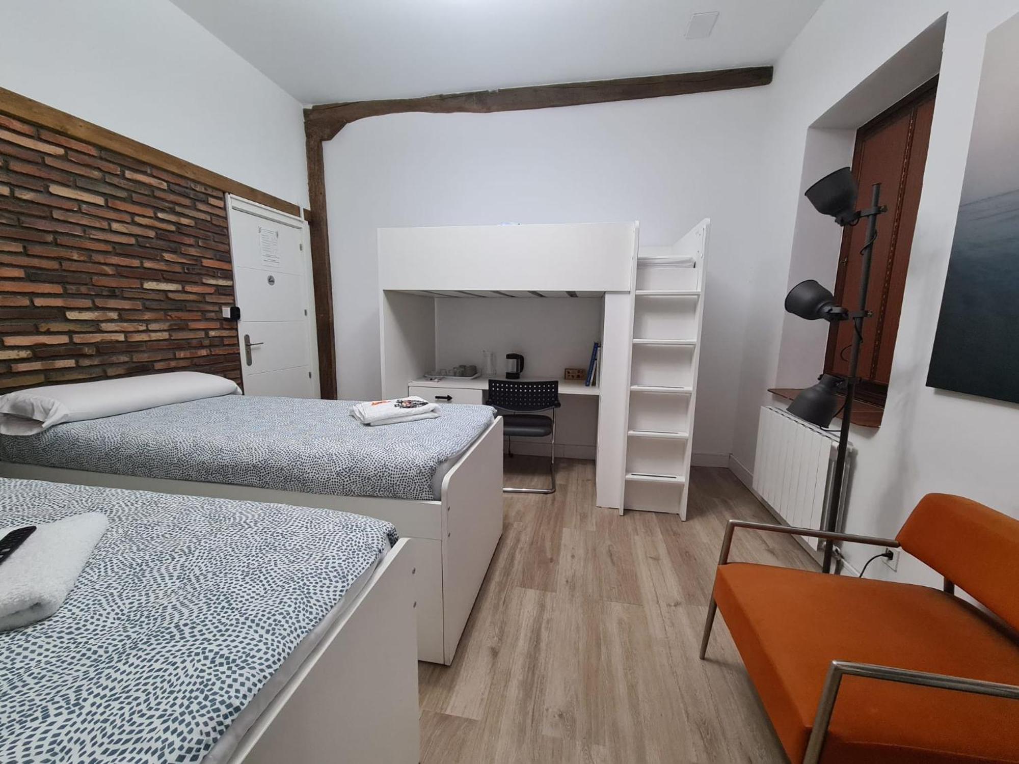 Homestay Tuul Etxea, En Caserio A 8km De Bilbao, Bano Compartido