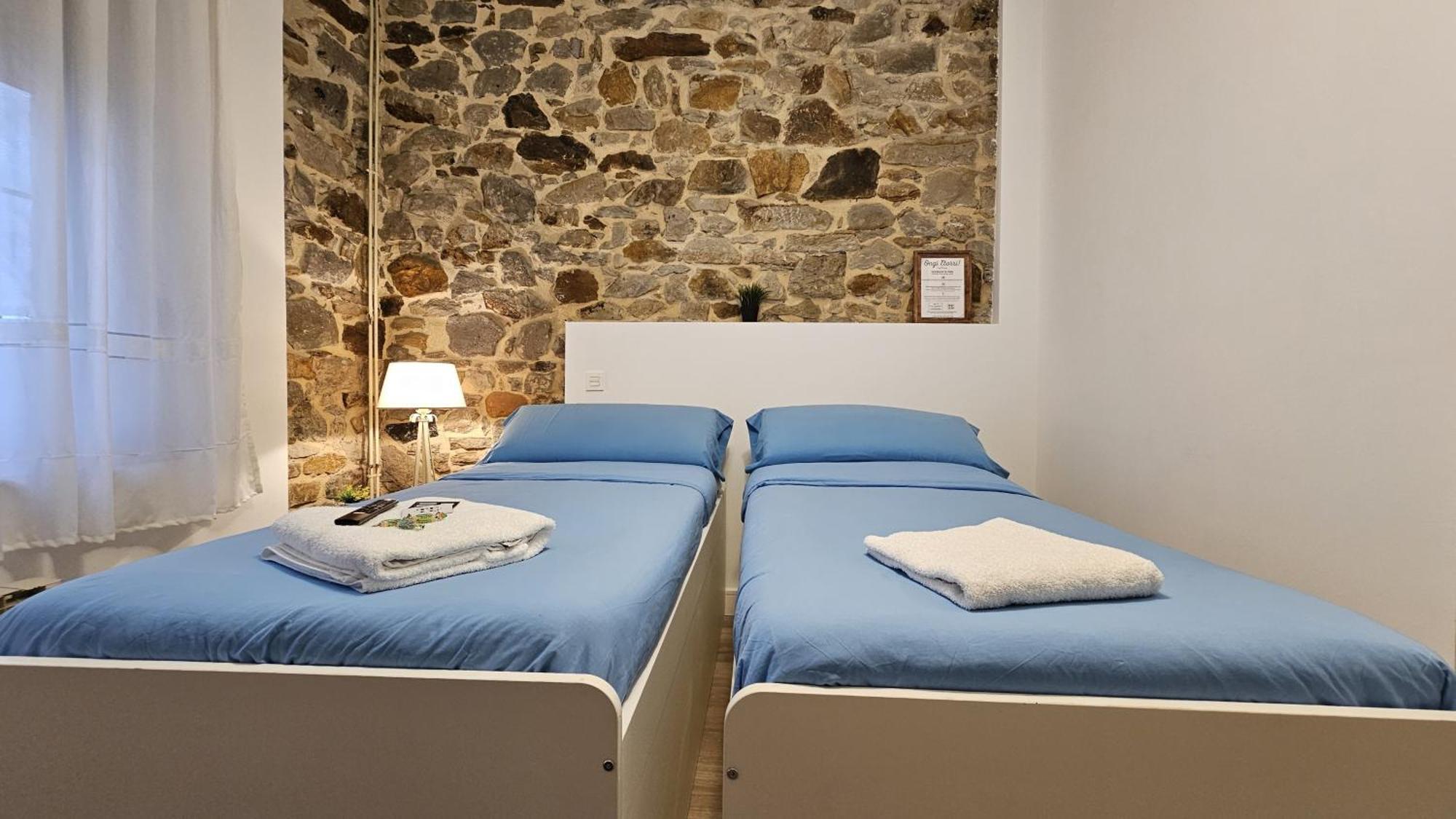 Homestay Tuul Etxea, En Caserio A 8km De Bilbao, Bano Compartido *